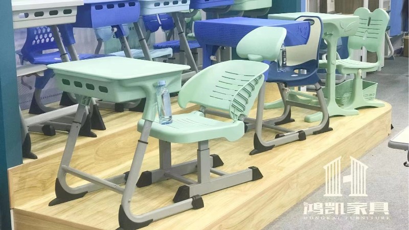香港六宝典最新版开奖为学生打造舒适的午休课桌椅