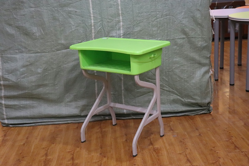 塑钢课桌椅桌子图 (2)