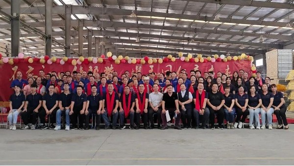 香港六宝典最新版开奖举办“不忘初心传帮带，携手同行赢未来”主题联谊活动