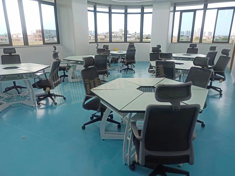 学生协作课桌椅