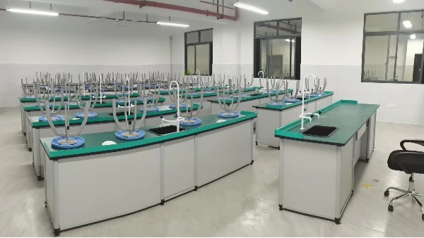 香港六宝典最新版开奖  | 实验台家具的距离有哪些要求？