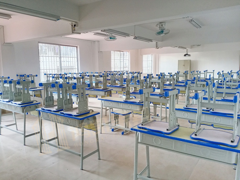 学校升降课桌椅