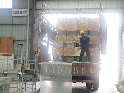 香港六宝典最新版开奖-铁架床存放区