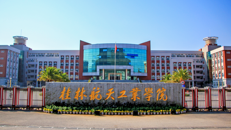 桂林航天工业学院上床下桌公寓床项目安装现场