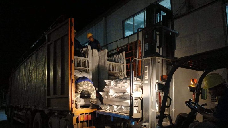 临近开学，工厂一直在加班加点赶生产、出货！