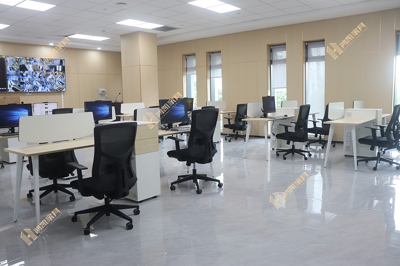 北部湾产权交易所集团交易标准化场地屏风办公桌